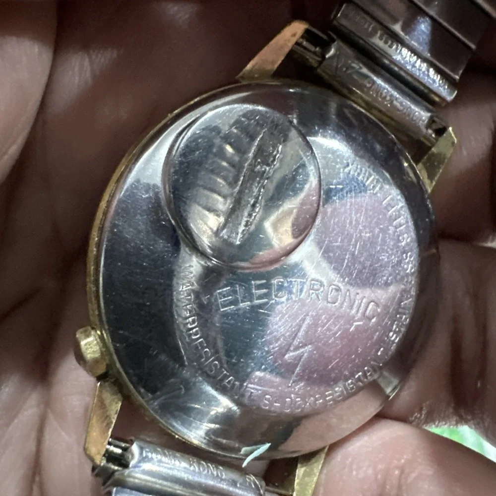 Vintage Sheffield Electronic 37mm Mens Watch Rare Gold Tone Quartz - For Repair